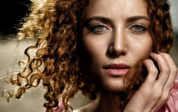 Wie schaffe ich es, dass mein Make-up unter Studioleuchten hält?